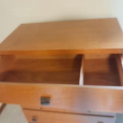 United Furniture Corp. Mid Century Modern chest of drawers / five drawer dresser