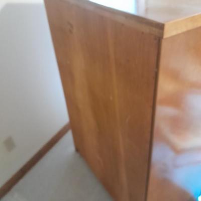 United Furniture Corp. Mid Century Modern chest of drawers / five drawer dresser