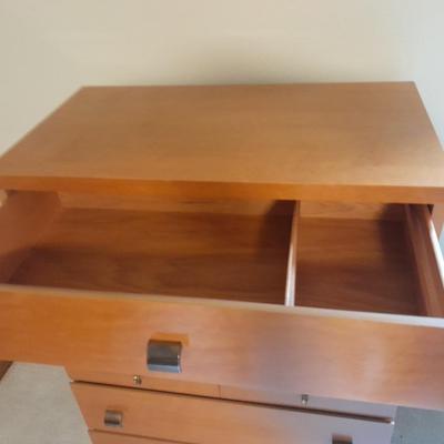 United Furniture Corp. Mid Century Modern chest of drawers / five drawer dresser