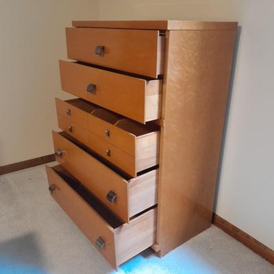United Furniture Corp. Mid Century Modern chest of drawers / five drawer dresser
