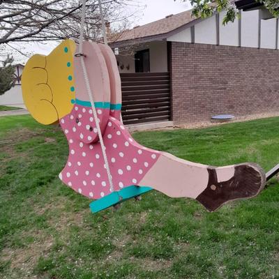 Patio & Home swinging man & woman yard decoration (2 of 3)