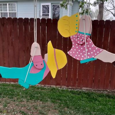 Patio & Home swinging man & woman yard decoration (2 of 3)