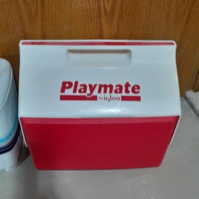Playmate Igloo cooler and folding leg water dispenser