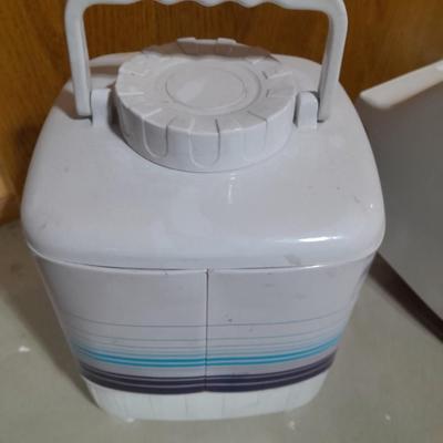 Playmate Igloo cooler and folding leg water dispenser