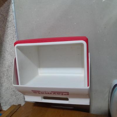 Playmate Igloo cooler and folding leg water dispenser