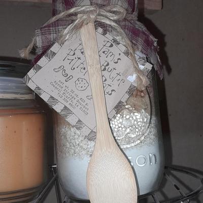 Electric potpourri dish, Pinewood Valley utensil holder with utensils, vase, warming rack, and more