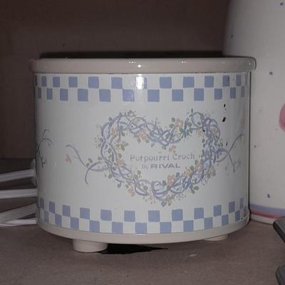 Electric potpourri dish, Pinewood Valley utensil holder with utensils, vase, warming rack, and more