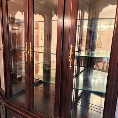 Lot #118  Beautiful Thomasville Lighted China Cabinet
