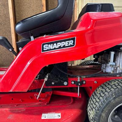 SNAPPER RE130 REAR ENGINE 33 INCH RIDING LAWN MOWER