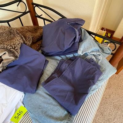 Lot of blankets & sheets