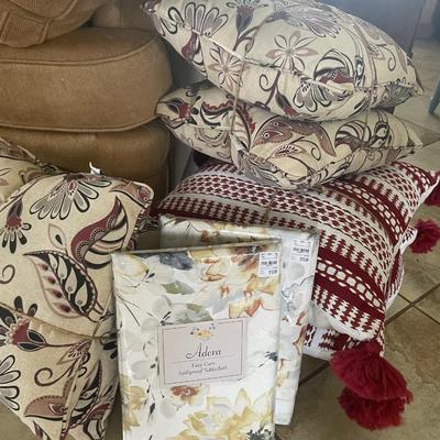 Outdoor pillow lot