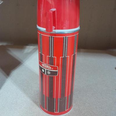 Two vintage Thermos' and a vintage General Electric Immersible brewer / perculator