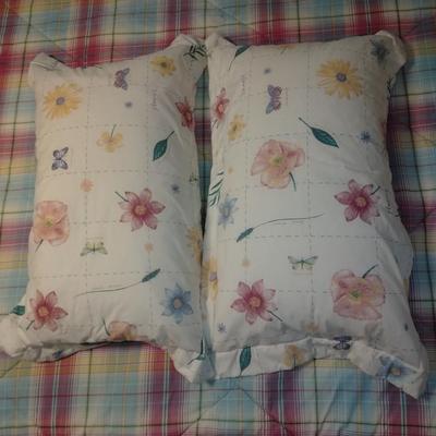 JC Penney Plaid & Flower reversible King Size comforter set with pillowcases, Comforter and Sheets