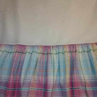 JC Penney Plaid & Flower reversible King Size comforter set with pillowcases, Comforter and Sheets