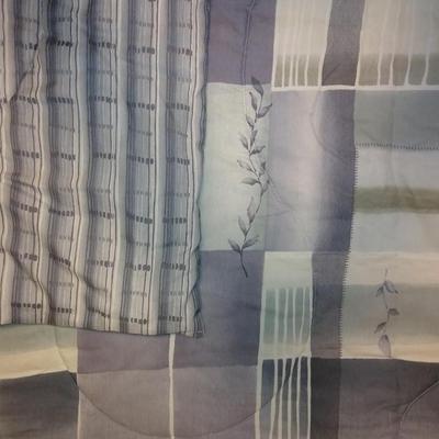 JC Penney Home Collection King Comforter with matching shams and bed skirt