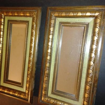 Three-piece matching wall hanging set, two side mirrors, and a center picture.