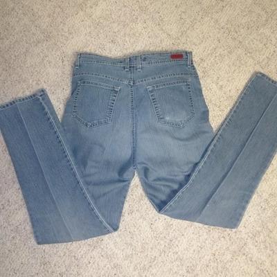 Two pair of Women's Jeans GAP & Gloria Vanderbilt Size 12 Long