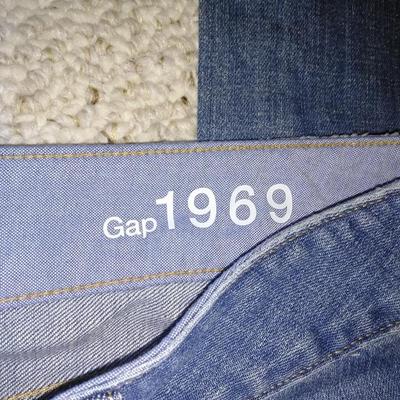 Two pair of Women's Jeans GAP & Gloria Vanderbilt Size 12 Long