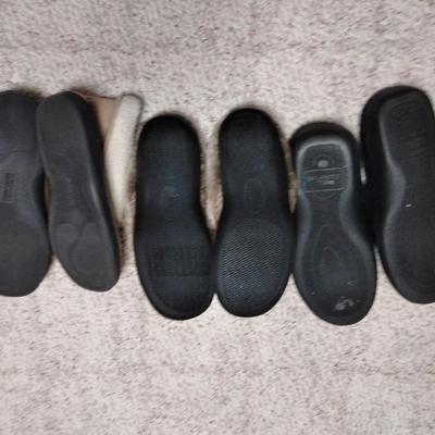 Three nice pairs of slippers Size Large