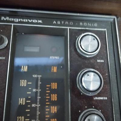 Working with Great sound, Antique Magnavox AM/ FM Tuner with Record player in cabinet storage for Records!