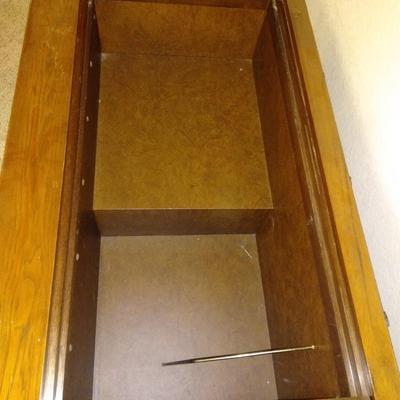 Working with Great sound, Antique Magnavox AM/ FM Tuner with Record player in cabinet storage for Records!