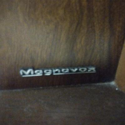 Working with Great sound, Antique Magnavox AM/ FM Tuner with Record player in cabinet storage for Records!