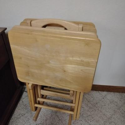 Set of 4 matching TV trays in organizer