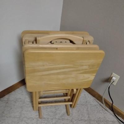 Set of 4 matching TV trays in organizer