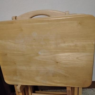 Set of 4 matching TV trays in organizer