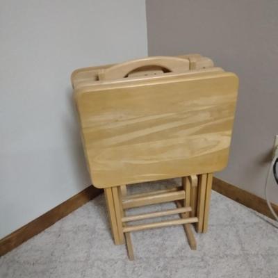 Set of 4 matching TV trays in organizer