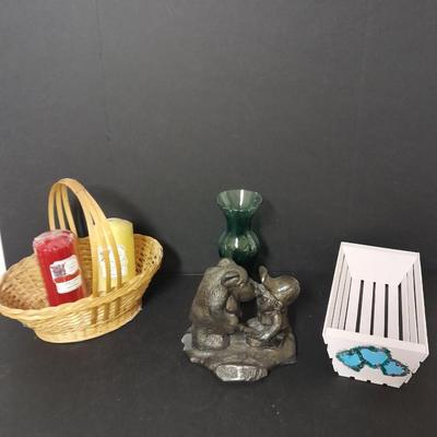 Vintage Oh Sh!t Hunter & Bear Novelty Ceramic Hunting Sculpture Candles, and a vase