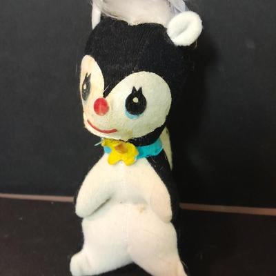 Vintage Hoptimist "Baby Bird" Mobile Two vintage 76' stuffed animals, and a sand art cat picture