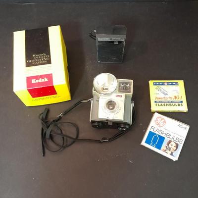 Vintage Kodak Brownie Starmite  camera and General Electric solid state AM radio
