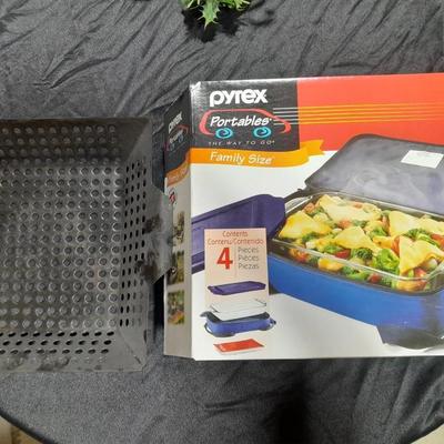 New Pyrex portables covered dish with carry case, and a Grill Wok
