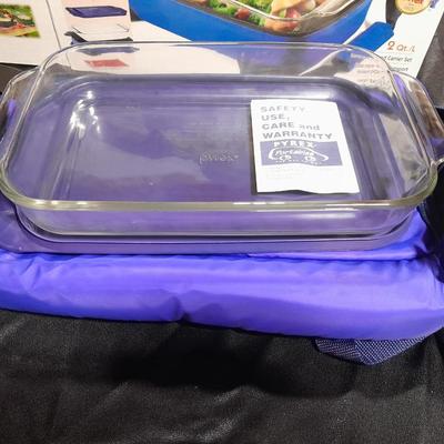 New Pyrex portables covered dish with carry case, and a Grill Wok
