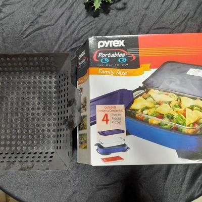 New Pyrex portables covered dish with carry case, and a Grill Wok