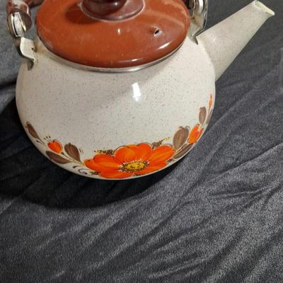 Sanko Eare Japan Show pans enamel tea pot, with stainless steel pan with egg poacher
