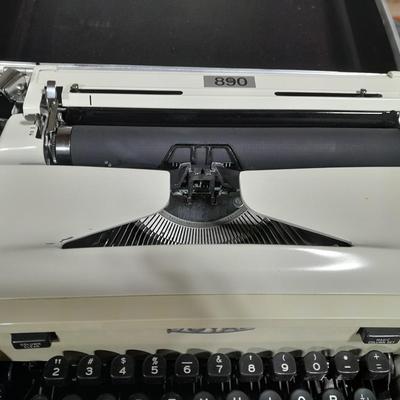 Rugged Royal All metal structural design 890 typewriter with hard sided case