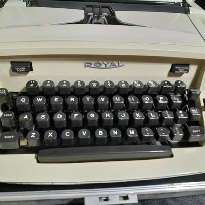 Rugged Royal All metal structural design 890 typewriter with hard sided case