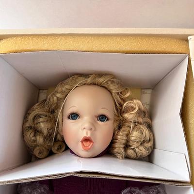 World Gallery Dolls Dee Dee