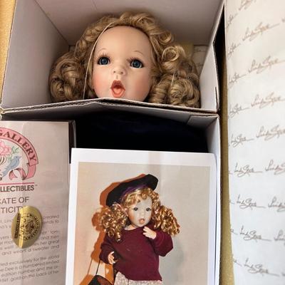 World Gallery Dolls Dee Dee