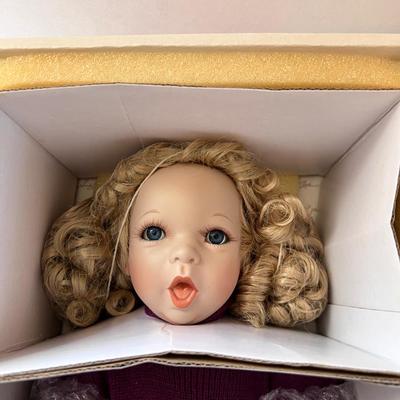 World Gallery Dolls Dee Dee