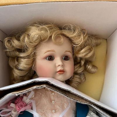World Gallery Dolls Lucinda