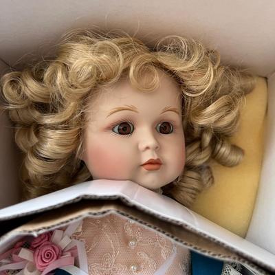 World Gallery Dolls Lucinda