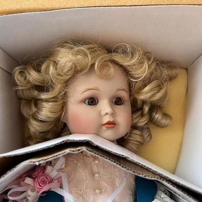World Gallery Dolls Lucinda