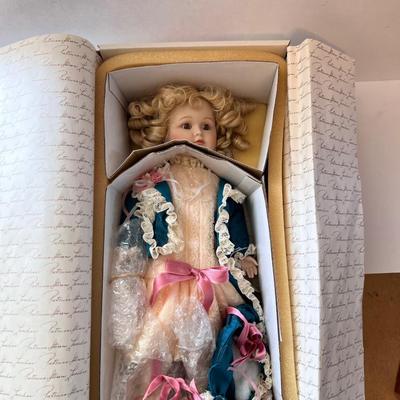 World Gallery Dolls Lucinda