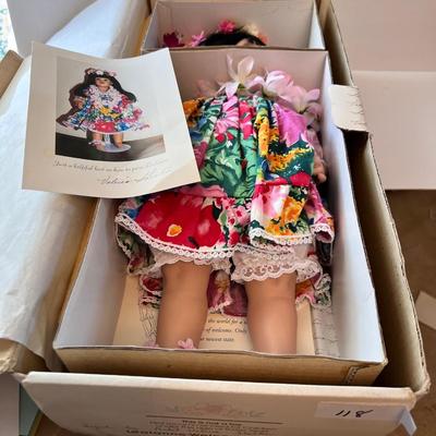 World Gallery Dolls Lealanne - Welcome Aloha Doll