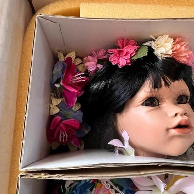 World Gallery Dolls Lealanne - Welcome Aloha Doll