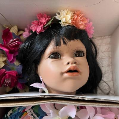 World Gallery Dolls Lealanne - Welcome Aloha Doll