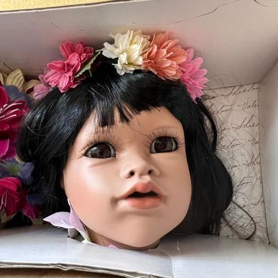 World Gallery Dolls Lealanne - Welcome Aloha Doll
